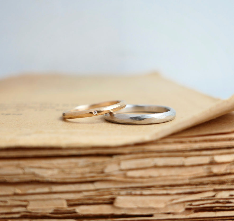 シンプルなラフの結婚指輪