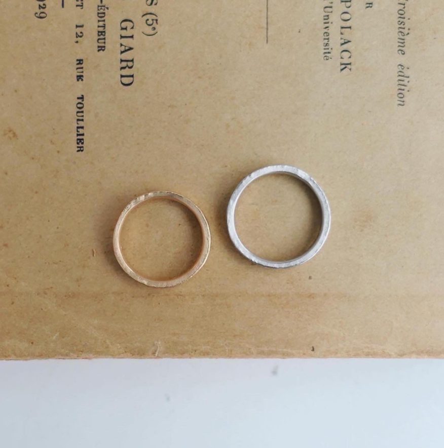 横から見た結婚指輪